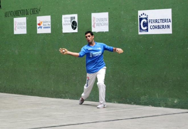 Alejandro de Paterna, jugando la final del Individual de Frontón