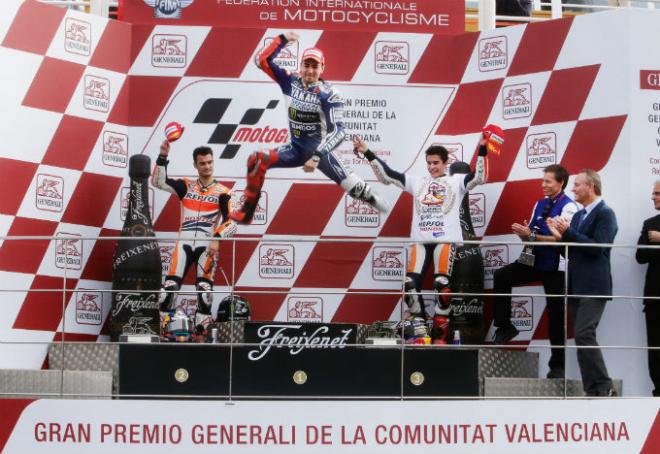 Lorenzo en el podio de Valencia.