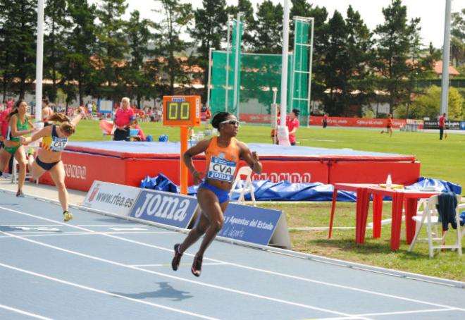 Josephine Onyia logró el único primer puesto individual.