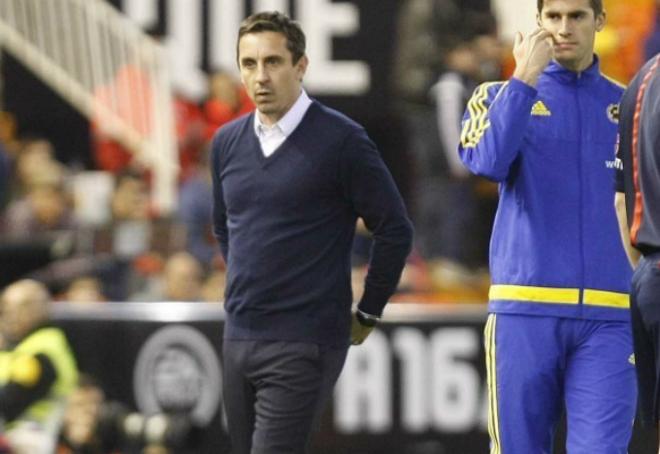 Gary Neville, en el banquillo (LaLiga.com)