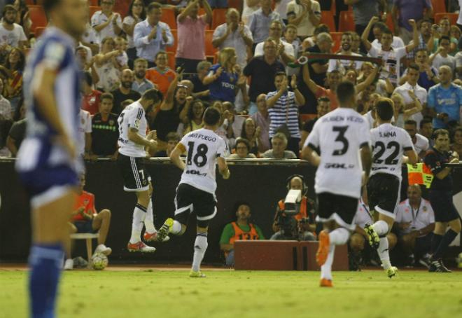 Negredo celebra su gol en la primera parte. (Foto: A. Iranzo)