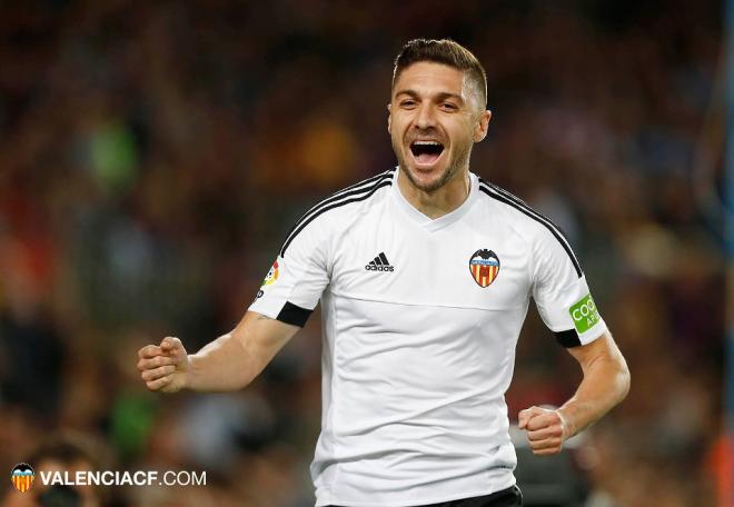 Siqueira celebra su gol en el Camp Nou (Foto: Valencia CF).