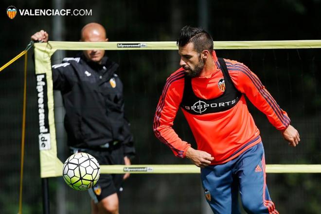 Negredo se ejercita junto al resto del grupo