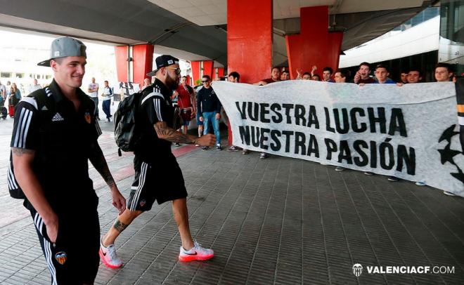 Otamendi se fue volando de Manises (imagen archivo del Valencia CF.com)