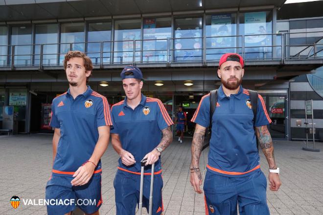 Jugadores argentinos del Valencia CF a su llegada a Alemania (Foto ValenciaCF.com)