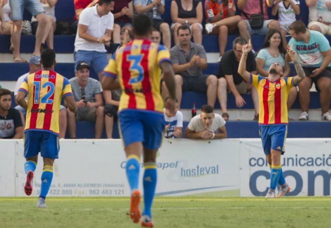 Paco Alcácer no faltó a su cita con el gol y fue el autor del único tanto. (Foto: Alberto Iranzo)