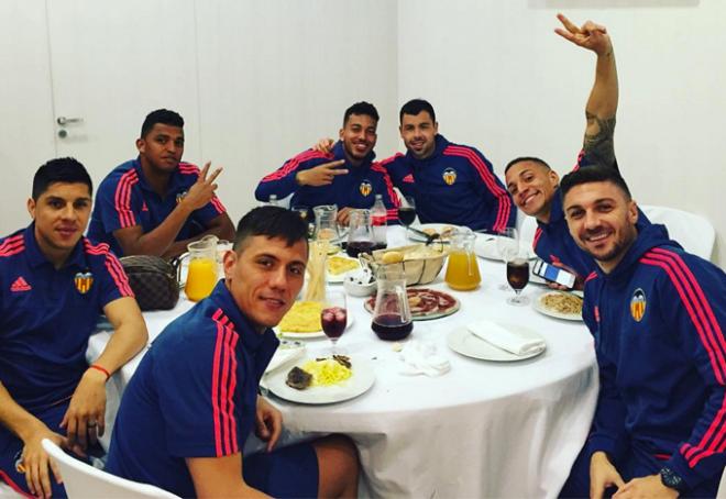 Jugadores del Valencia CF cenando en el Palco Vip.