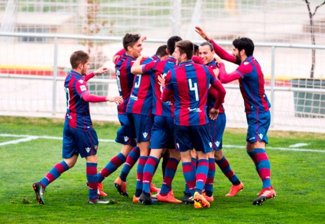 El Atlético Levante UD logró arrancar un punto en casa del poderoso FC Barcelona B, líder del grupo III de la Segunda B.