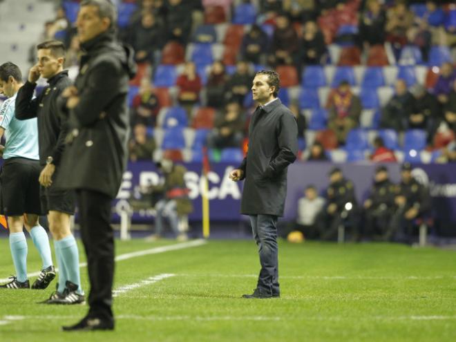 Rubén Baraja, entrenador del Rayo Vallecano, durante el partido frente al Levante UD (Alberto Iranzo)