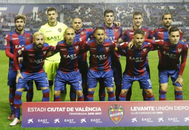 Once titular del Levante UD en el partido frente al Rayo Vallecano