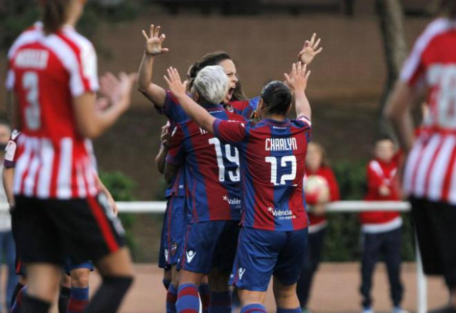 Sonia Prim, del Levante UD Femenino, celebra su gol en el 3-1 frente al Athletic Club (Jorge Ramírez / Levante UD)