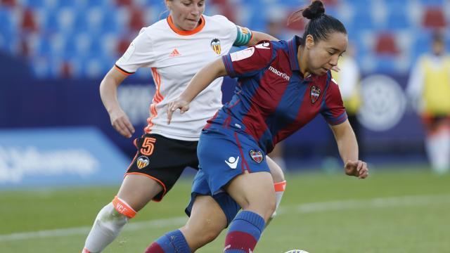 Charlyn Corral, durante el derbi de la pasada temporada en que el Levante UD Femenino venció al Valencia.