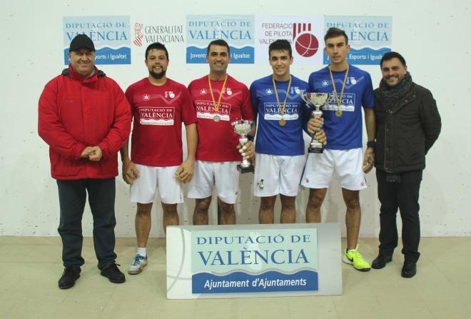 Finalistes de 2ª categoría, Canals i la Vall B, amb autoritats.