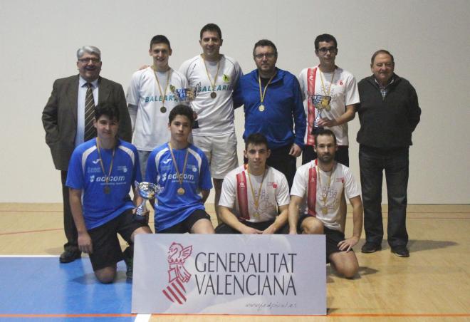 Els finalistes, amb les autoritats.