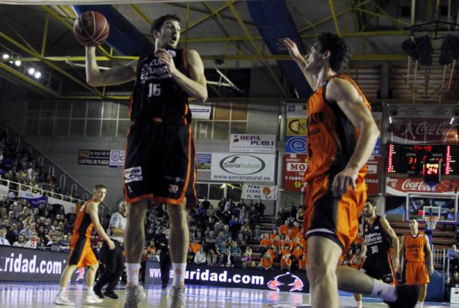 Guillem Vives encesta frente al Fuenlabrada.