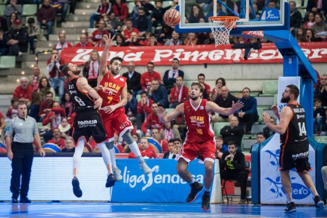 Diot en el partido de ida en Murcia