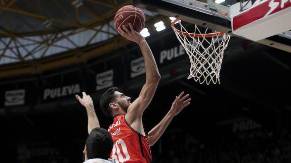 Sastre entra a canasta. (Foto: EFE)