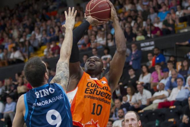 Romain Sato en acció.