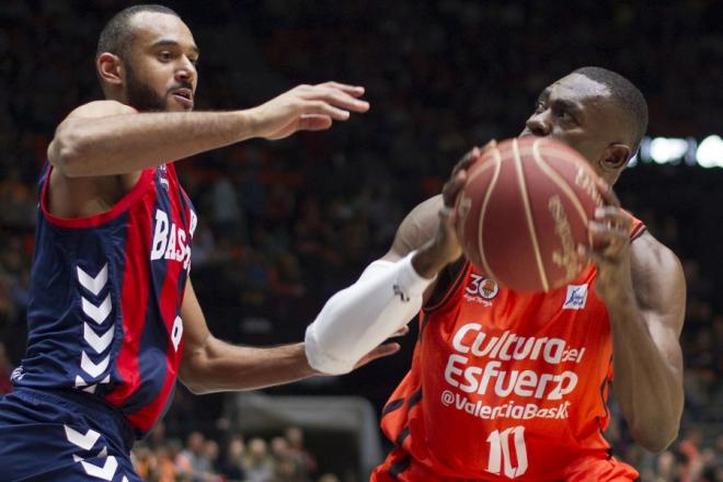 Valencia Basket se ha llevado el primer partido de la serie.