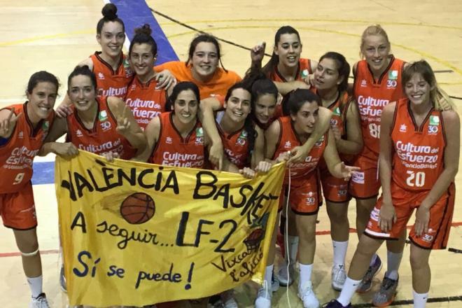 Las chicas celebran el éxito.