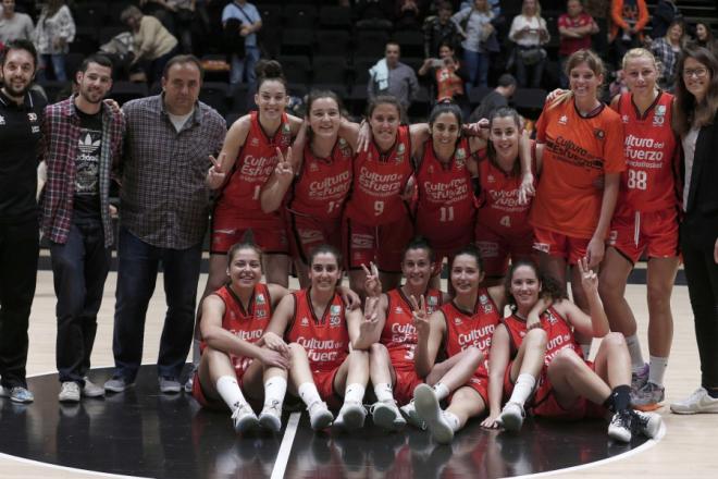 Las chicas posan orgullosas al final de su primera temporada. (Foto: M. A. Polo)Las chicas posan orgullosas al final de su primera temporada. (Foto: M. A. Polo)