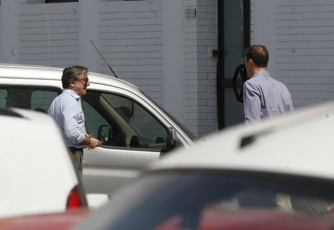 García Pitarch y Luis Cervera charlan en la Ciudad Deportiva (Foto: David González).