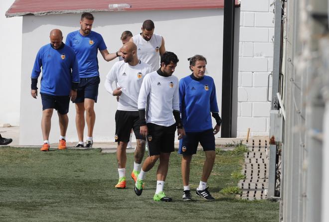 Los jugadores saltan al entrenamiento (Foto: D.González).