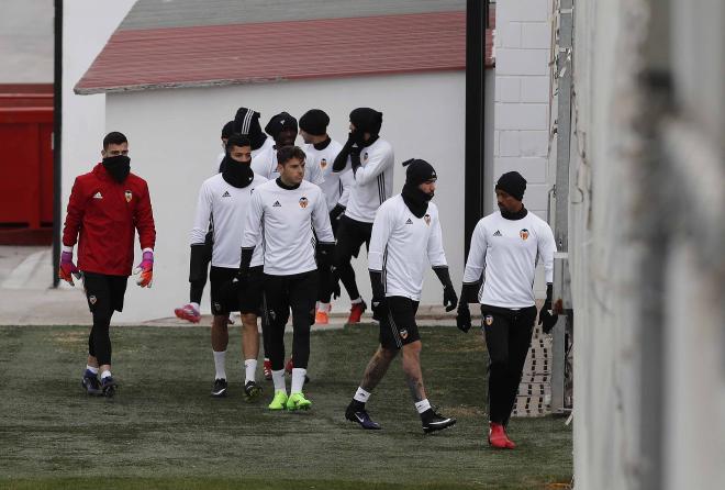 La plantilla se ha ejercitado a puerta cerrada. (Foto: D. Glez.)