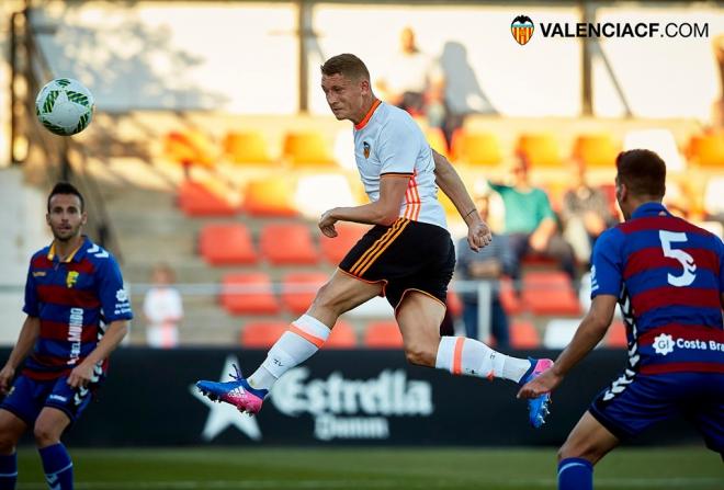 Los de Curro Torres consiguen un importante y valioso empate frente a un Llagostera necesitado de puntos que se lo puso difícil.