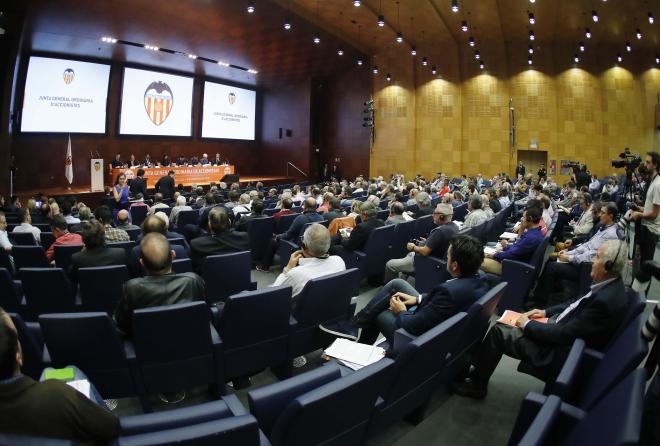 El Valencia quiere facilitar la delegación de acciones para la próxima Junta. (Foto: David González)
