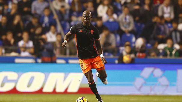 Mangala con el Valencia CF.