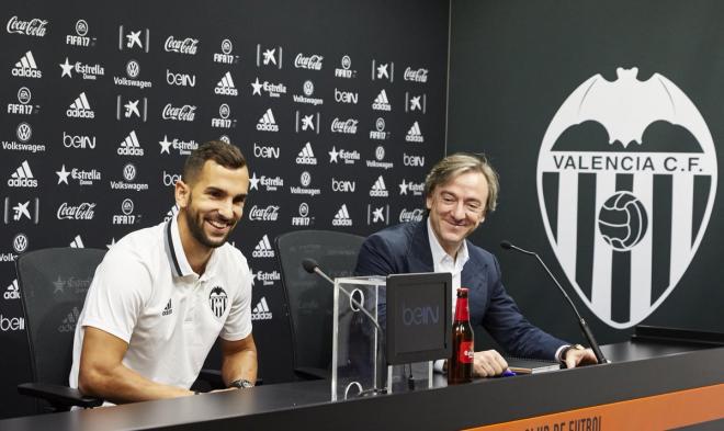 Montoya, en la rueda de prensa de su presentación. (Foto: VCFplay)