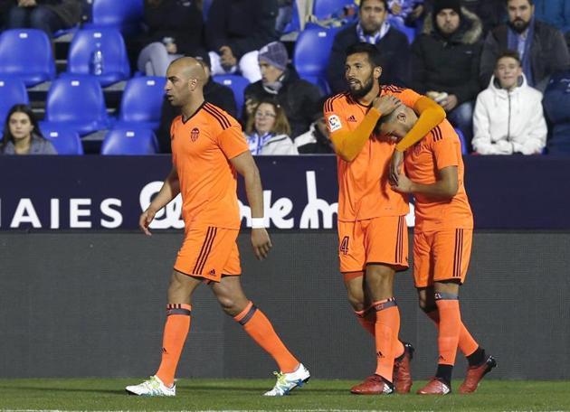 Munir celebra un gol con el Valencia.