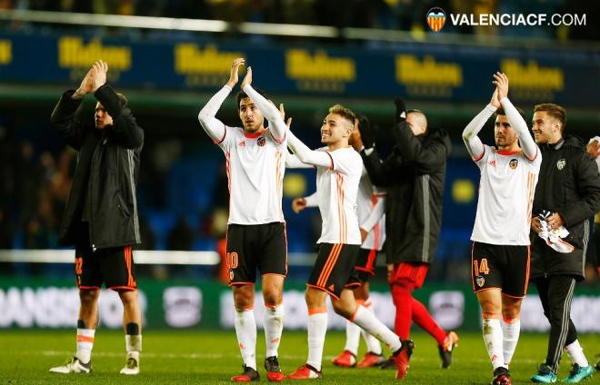 Gayà y Parejo, los dos con más opciones. (Foto: Valencia C.F)