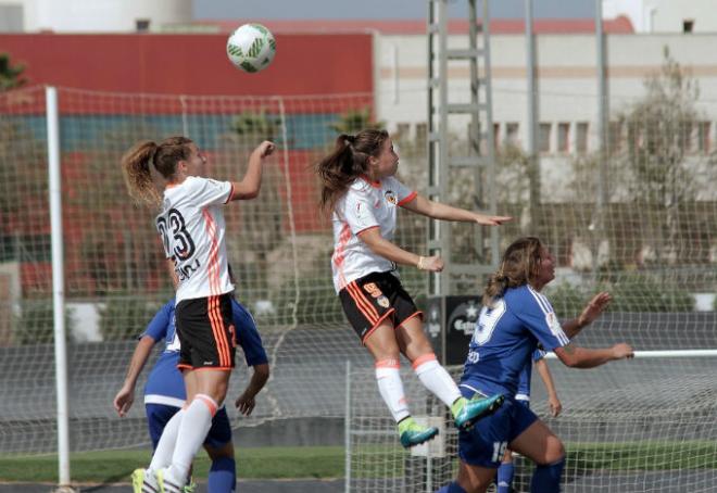 Las goleadoras del partido han sido Aedo (2), Mari Paz Vilas (2) y Marta Peiró. (Foto: Valencia CF)