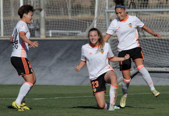 La canterana valencianista anotó los dos primeros tantos del partido. (Foto: Lázaro de la Peña / VCF)