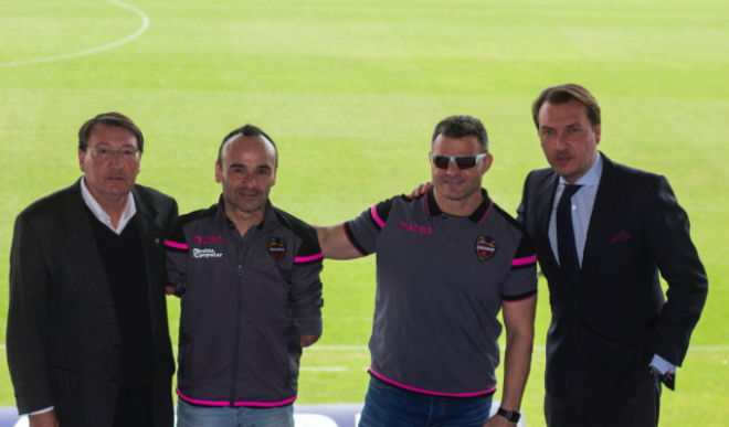 ​David Casinos y Ricardo Ten, junto a Quico Catalán y Vicente Furió. (Foto: Levante UD)