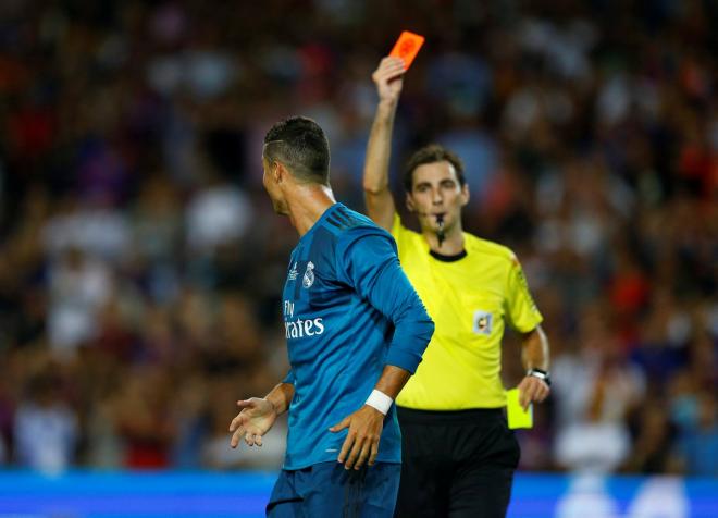 Cristiano Ronaldo ve la roja en la Supercopa. (Foto: EFE)