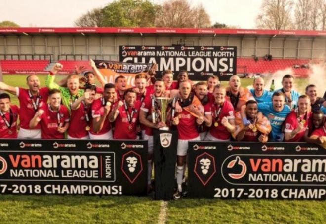 El Salford City celebra el tercer ascenso en cuatro años.