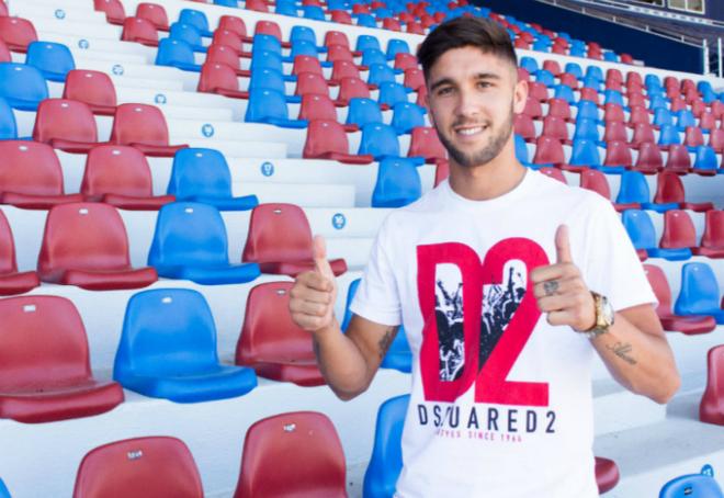 Borja Domingo, tras anunciarse su fichaje por el Atlético Levante UD el pasado verano.
