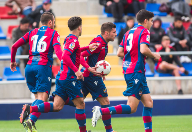 El Atlético Levante UD peleará por terminar primero en el grupo sexto de la Tercera División.