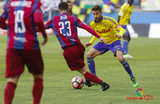 Jason en un encuentro frente al Cádiz. (Foto: LaLiga)