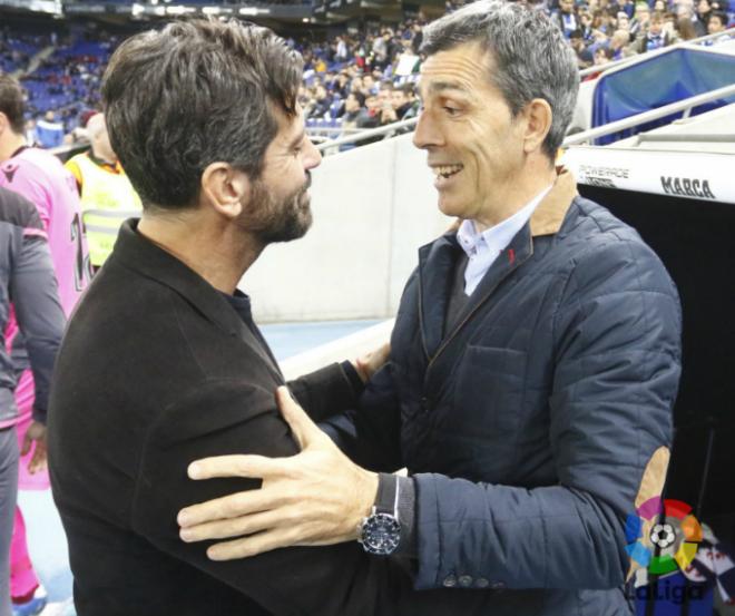 Muñiz y Quique Sánchez Flores, del Levante UD y el Espanyol respectivamente, antes del duelo de Copa (Imagen: LaLiga).