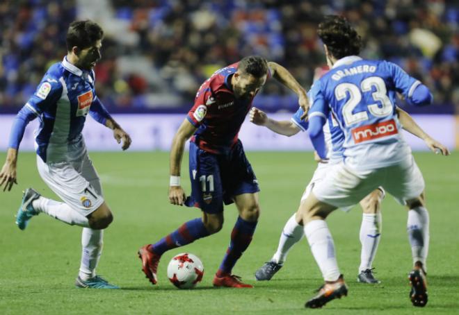 Morales, en un momento del partido entre el Levante y el Espanyol de la Copa del Rey (Iranzo / González).