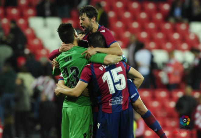 Los jugadores del Levante UD celebran la victoria de la salvación frente al Athletic (LaLiga).