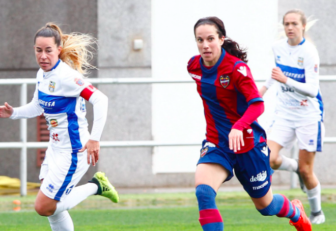 Alharilla en un lance del encuentro. (Foto: Levante UD)