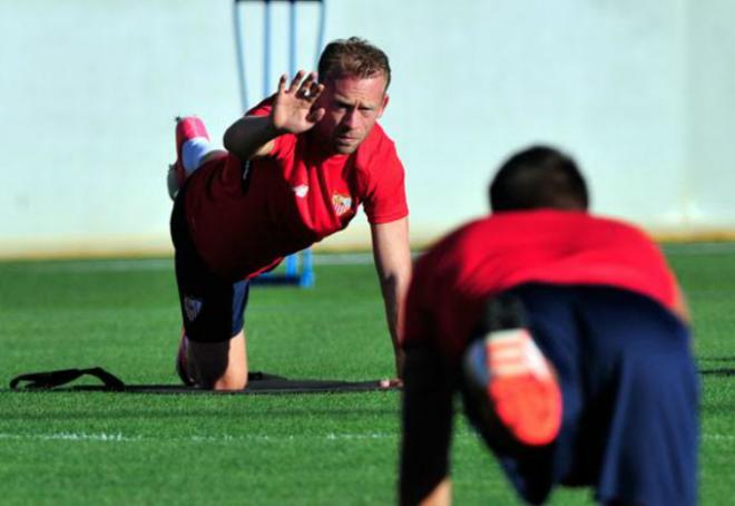 Michael Krohn-Dehli, en un entrenamiento con el Sevilla FC.