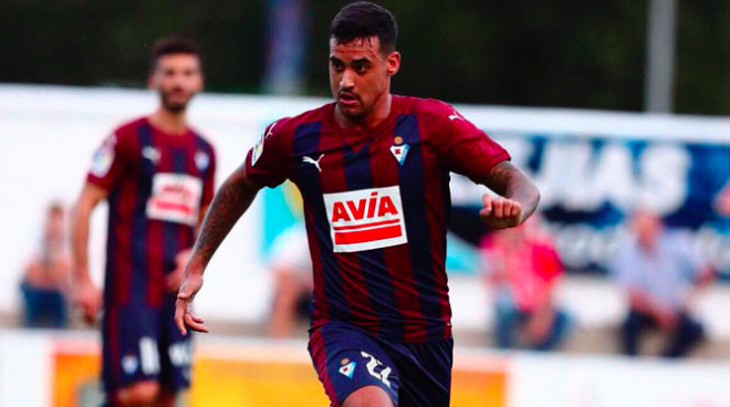 Nano, en un partido con el Eibar.