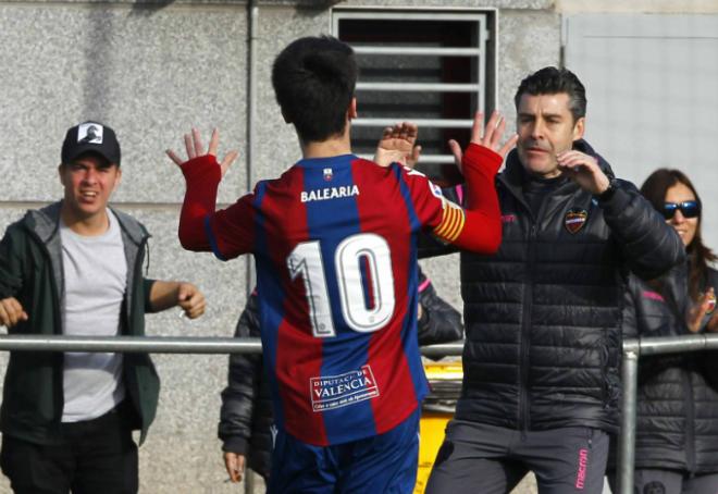 Un jugador del Levante UD PC celebra un gol en esta edición de la Liga Nacional.