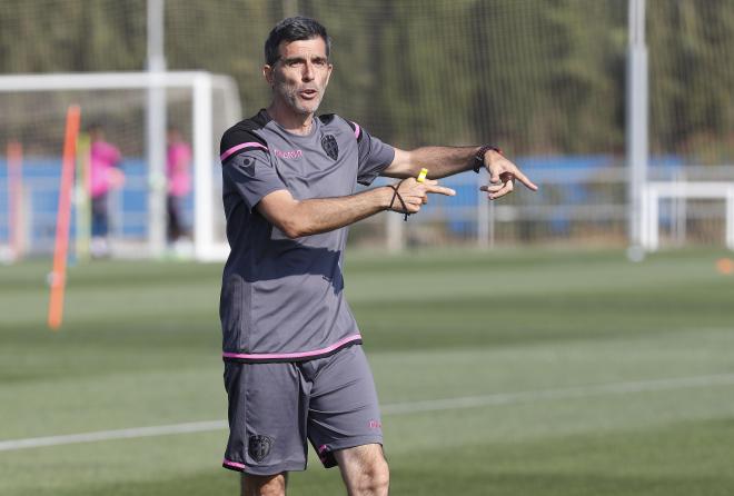 Juan Ramón López Muñiz, en un entrenamiento del Levante UD.